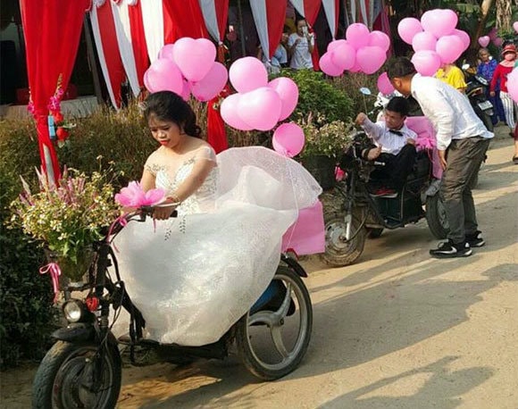 Nghẹn ngào với khoảnh khắc đám cưới của đôi uyên ương khuyết tật
