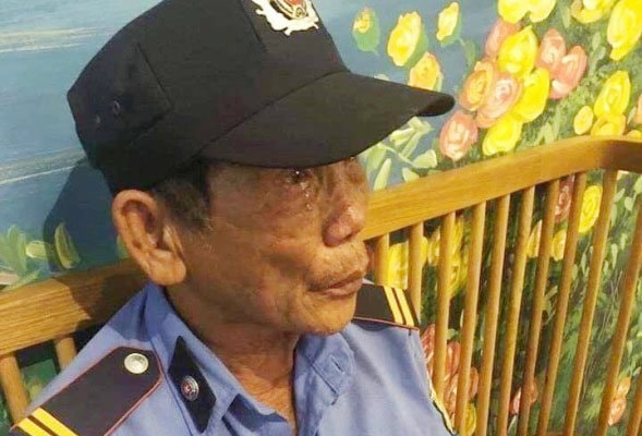 Việc làm gây xúc động của bác bảo vệ già bị dàn cảnh cướp xe