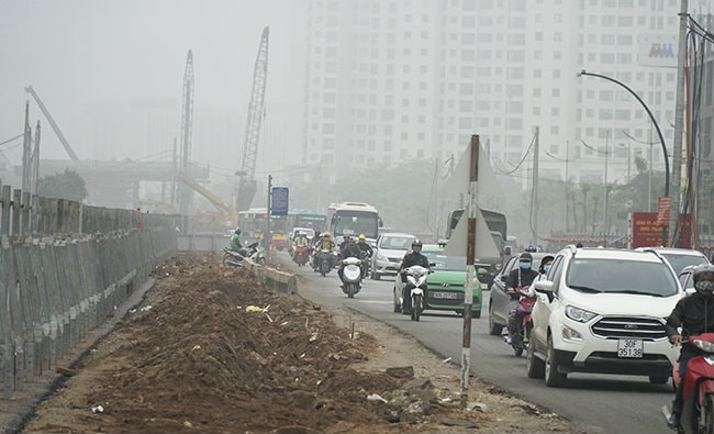 Ảnh: Tuyến đường ngoại giao vẫn tồn tại nhiều bất cập 3 năm thi công