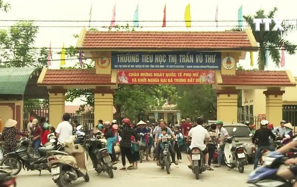 Một học sinh tử vong, gần 500 học sinh khác nghỉ học vì sợ lây
