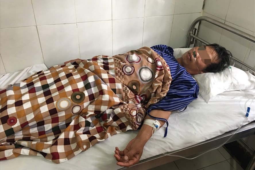 Uống rượu ngâm cây thuốc phiện, 1 người tử vong và 1 người khác nguy kịch