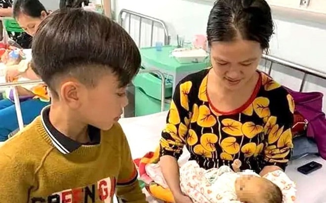 Em trai cậu bé đạp xe hơn 100km xuống Hà Nội thặm đã qua đời