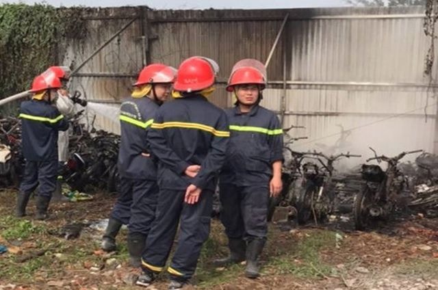 Hà Nội: Hỏa hoạn tại bãi giữ xe vi phạm giao thông, 30 xe máy bị thiêu rụi