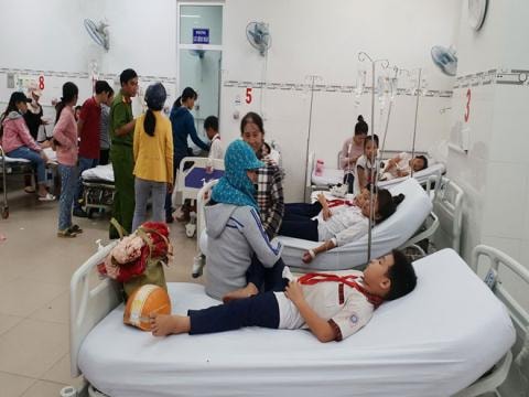 44 học sinh nhập viện sau uống sữa miễn phí: Đang làm rõ nguyên nhân