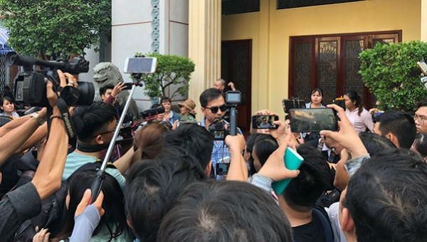 Livestream vô cảm, câu view: Lỗi do cả người xem?