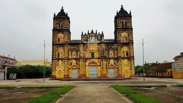 Ảnh: Cận cảnh nhà thờ Bùi Chu 134 tuổi trước nguy cơ bị đập bỏ