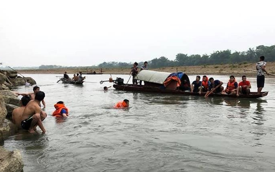 4 học sinh lớp 7 đuối nước thương tâm trên sông Mã