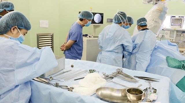 Nữ bệnh nhân 78 tuổi được chữa gãy xương bằng kỹ thuật mới