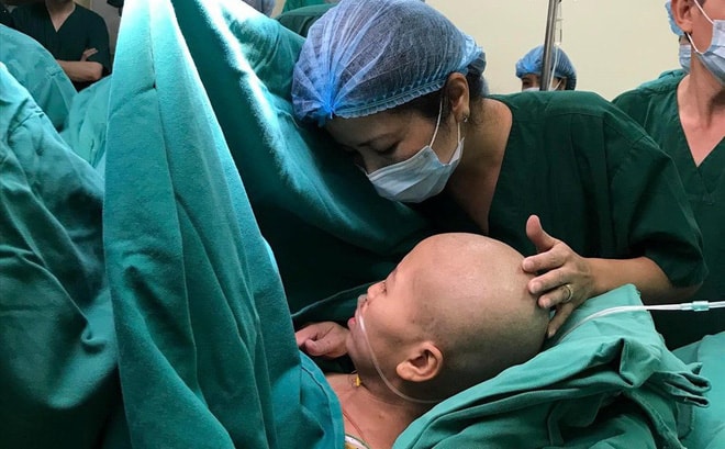 Bác sĩ viết "tâm thư" sau chuyện sản phụ ung thư giai đoạn cuối quyết tâm sinh con