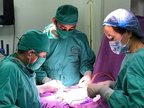 Phẫu thuật thành công cho bé gái 2 ngày tuổi bị tắc ruột non bẩm sinh