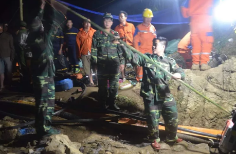 Giải cứu người đàn ông mắc kẹt 8 ngày trong hang đá: Phát hiện mùi tử khí