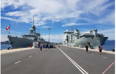 Cận cảnh 2 chiến hạm Hải quân Hoàng gia Canada ghé thăm cảng Cam Ranh