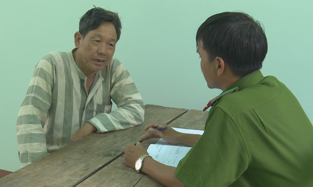 Bắt quả tang cựu trưởng thôn tổ chức bán dâm trong quán karaoke nhà mình