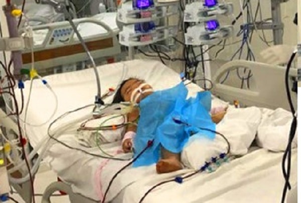 Cứu sống bé trai 3 tuổi sau khi uống nhầm xăng