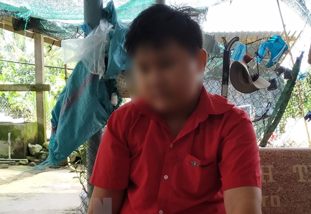 Đình chỉ giáo viên nặng tay phạt học sinh đứng lên ngồi xuống 200 lần phải nhập viện