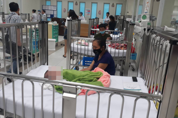 Thêm bé gái 7 tháng tuổi nguy kịch do dùng thuốc hạ sốt sai cách