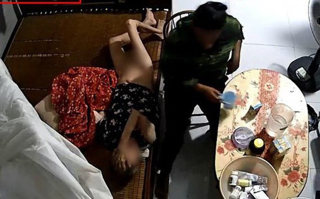 Clip nữ giúp việc bạo hành dã man cụ bà nằm liệt giường khiến CĐM phẫn nộ