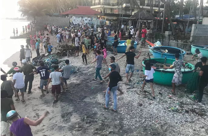 Tìm thấy 4 nam thanh niên bị sóng cuốn mất tích khi tắm biển ở Bình Thuận