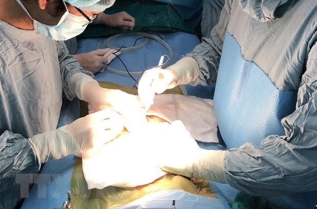 Cứu sống bé trai 3 tuổi bị ngừng tuần hoàn ngoại viện