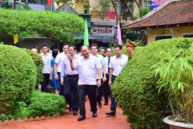 Thủ tướng Nguyễn Xuân Phúc thăm Nhà lưu niệm Chủ tịch Hồ Chí Minh tại Huế