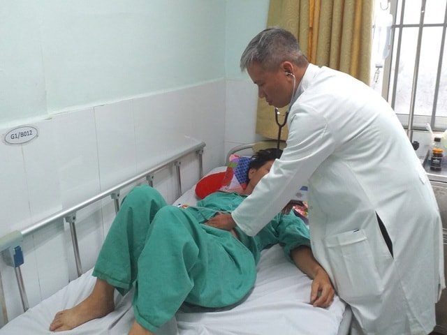 Uống thuốc mua trên mạng, người đàn ông nhập viện nguy kịch