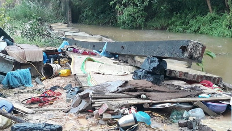 Mưa lớn làm đổ tường khiến 3 thợ xây tử vong