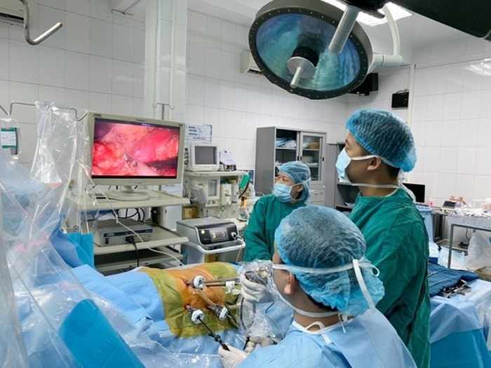 Người mẹ hiến thận giúp bé trai nhẹ cân nhất Việt Nam hồi sinh