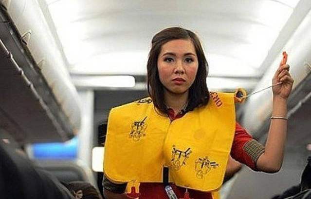 Nữ hành khách bị phạt 8,5 triệu đồng vì trộm áo phao trên máy bay