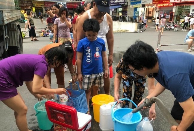 Hà Nội khuyến cáo người dân không dùng nước máy sông Đà nấu ăn