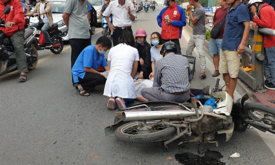 Tông vào trụ bê tông, người đàn ông đi xe máy tử vong