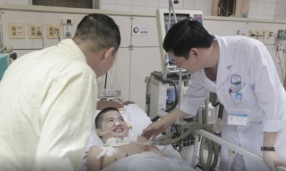 Bé trai hồi phục thần kỳ sau hai năm sống thực vật