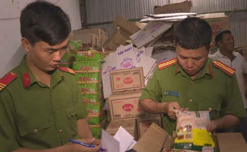 Thu giữ gần 12 tấn hạt nêm, bột ngọt giả sắp tuồn ra thị trường