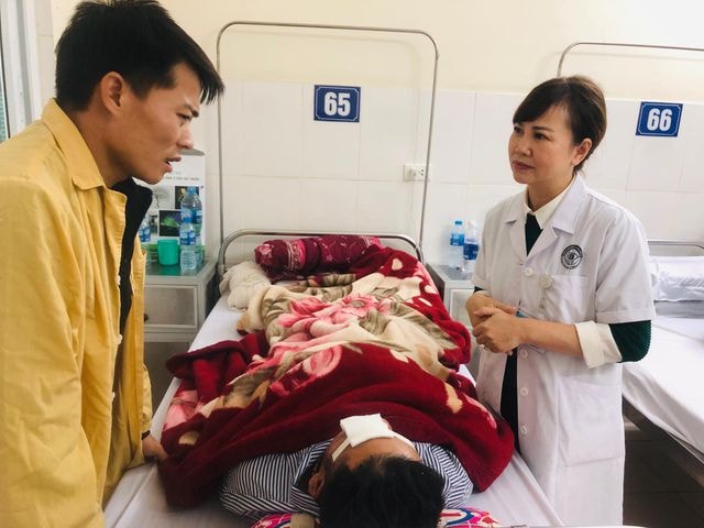 Đốt vàng mã, người đàn ông mù mắt vì đám cháy phát nổ