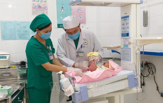 Phẫu thuật tạo hình hậu môn cho bé trai sơ sinh bị dị tật bẩm sinh