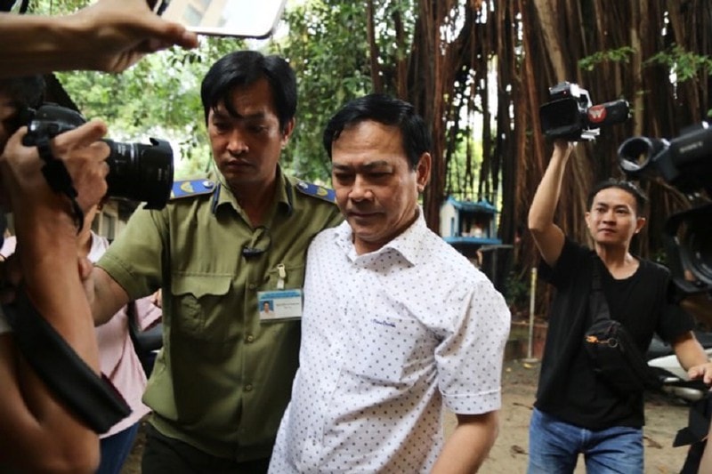 Cựu viện phó Nguyễn Hữu Linh đi "đường hầm" đến tòa