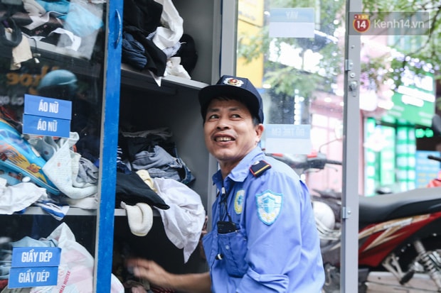Ảnh: "Tủ quần áo miễn phí" sưởi ấm người lao động nghèo ở Hà Nội