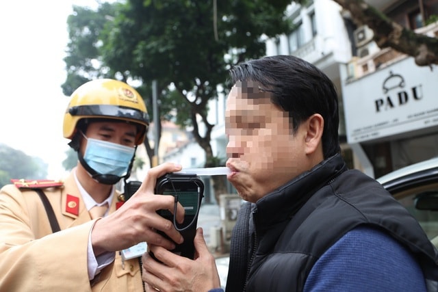 Bộ Y tế phản hồi kiến nghị dừng thổi nồng độ cồn phòng lây nhiễm virus corona