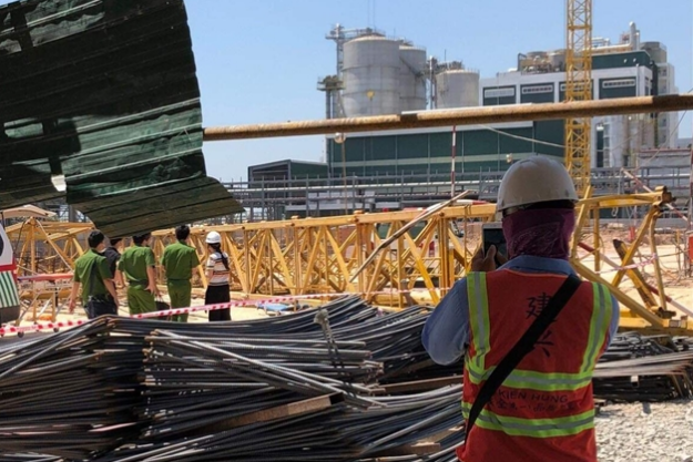 Vụ sập cần cẩu công trình làm 3 người chết tại Bình Dương: Ai chịu trách nhiệm?