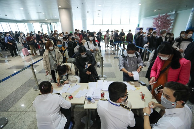 Bộ Y tế thông báo khẩn tìm hành khách trên 2 chuyến bay về Hà Nội