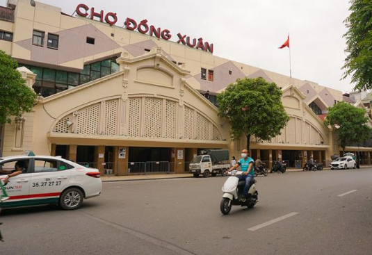 Ảnh: Chợ nổi tiếng nhất Hà Nội ngày đầu ngừng hoạt động vì dịch COVID-19