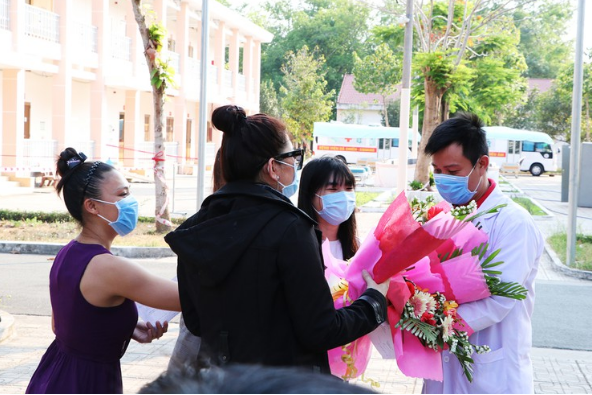 4 ca bệnh COVID-19 được xuất viện, 5.000 mẫu xét nghiệm tại BV Bạch Mai âm tính