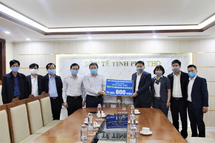 Hàng trăm triệu trang thiết bị y tế được trao tặng cho tỉnh Phú Thọ trong phòng chống COVID-19