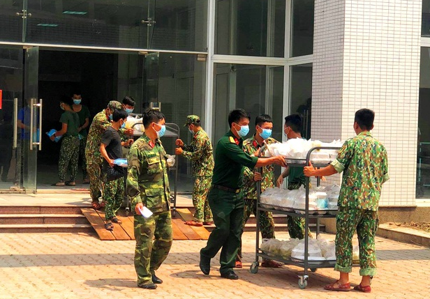 Những dòng thư nặng nghĩa tình gửi tới chiến sĩ bộ đội trong khu cách ly