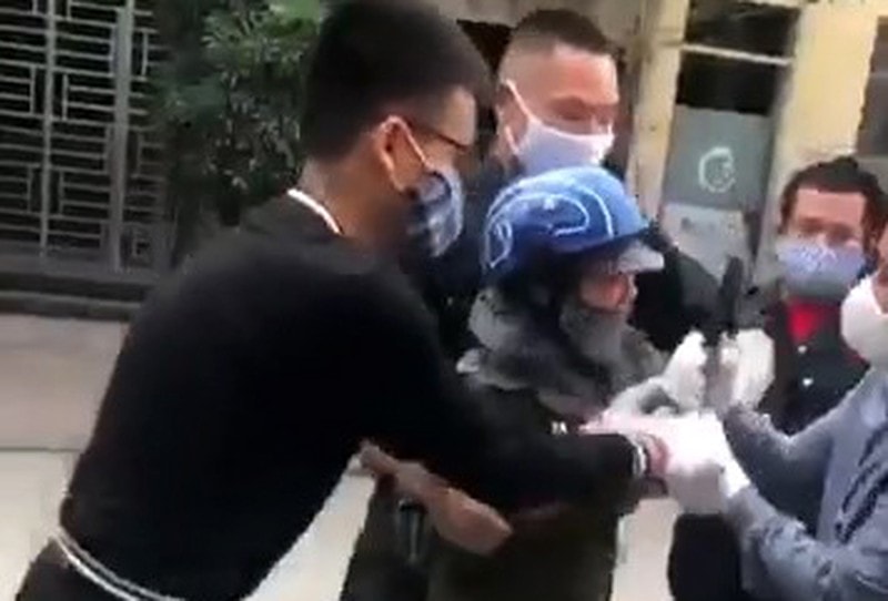 Xử lý cán bộ phường xúc phạm người bán rau