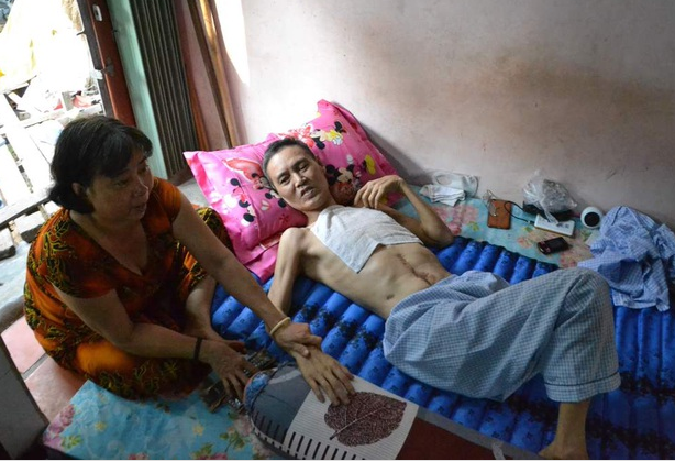 Chồng chất bệnh tật, thầy giáo nghèo nghẹn ngào mong nhà hảo tâm giang tay cứu giúp