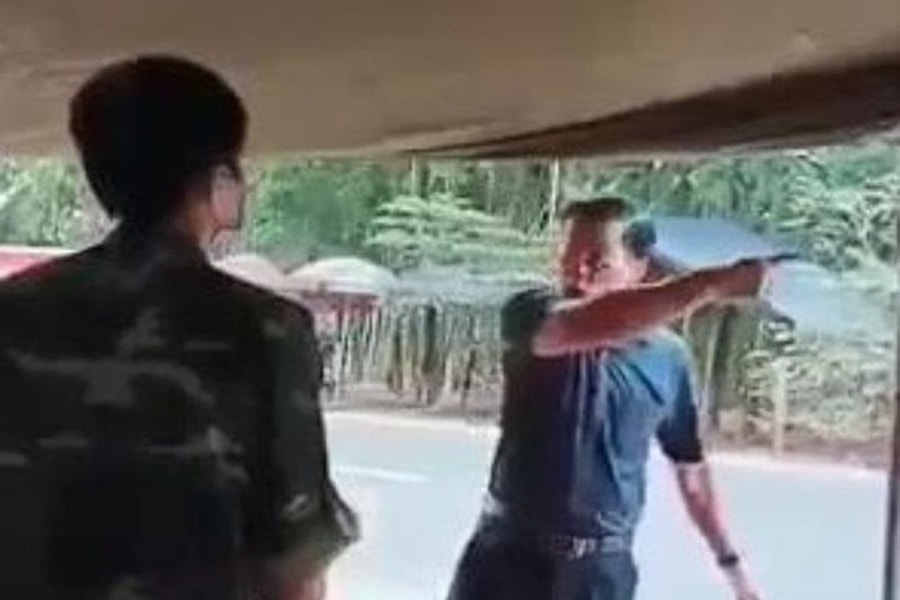 Bãi nhiệm chức vụ Phó Chủ tịch HĐND huyện chống đối đo thân nhiệt