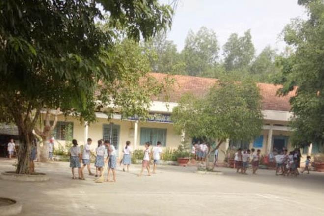 Cô giáo tiểu học bị phụ huynh dùng mũ bảo hiểm đánh bất tỉnh