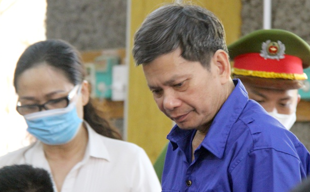 Trưởng phòng nhận 1,3 tỷ để nâng điểm ở Sơn La bị đề nghị 25 năm tù