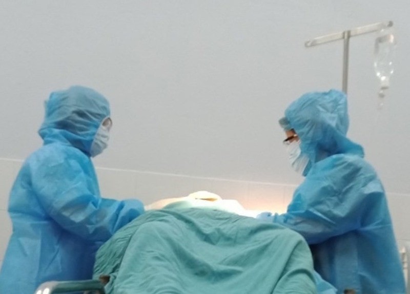 Thai phụ người Đài Loan hạ sinh bé gái nặng 3kg trong khu cách ly