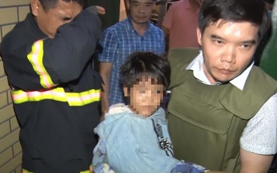 Vụ bé gái 6 tuổi bị bạo hành dã man ở Bắc Ninh: Bố đẻ và người tình sẽ bị xử lý ra sao?